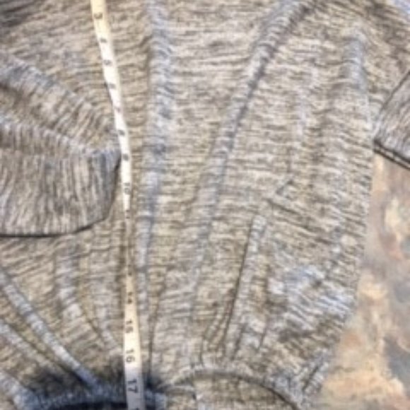 Ardene Cropped Long Sleeve Tie Waist Top - Gray - Size XS (Fits Oversized) - Picture 6 of 8